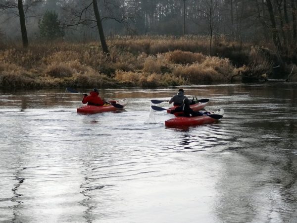 Read more about the article Zimowy spływ kajakowy Wkrą